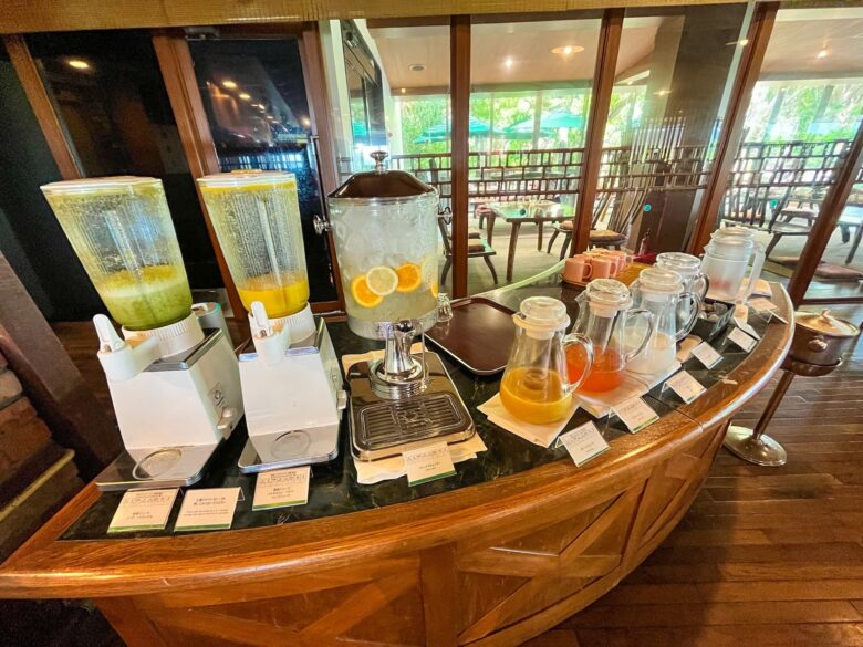 ココガーデンリゾートオキナワ 朝食 ドリンクコーナー