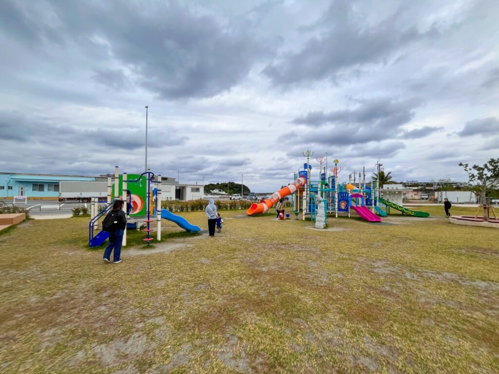 HIYORIオーシャンリゾート沖縄 近隣の前兼久漁港遊具広場